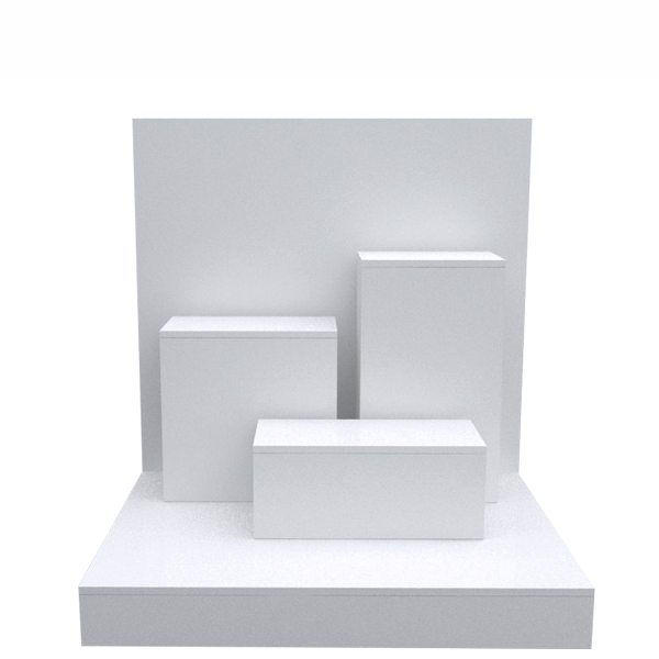 Escaparate modular blanco con tarima y pedestales de diferentes alturas para exhibición de productos en tiendas y eventos.