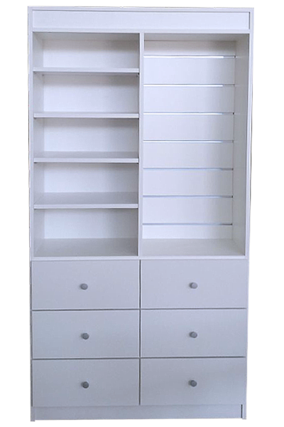 Mueble para mercería con estantes, panel de lamas d y cajonera inferior. Diseño a medida, práctico y funcional para organizar y exhibir productos en tiendas de costura y manualidades.