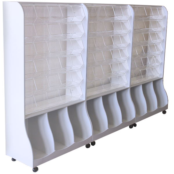 Mueble expositor para golosinas con caramelera de metacrilato, almacenamiento inferior y ruedas.