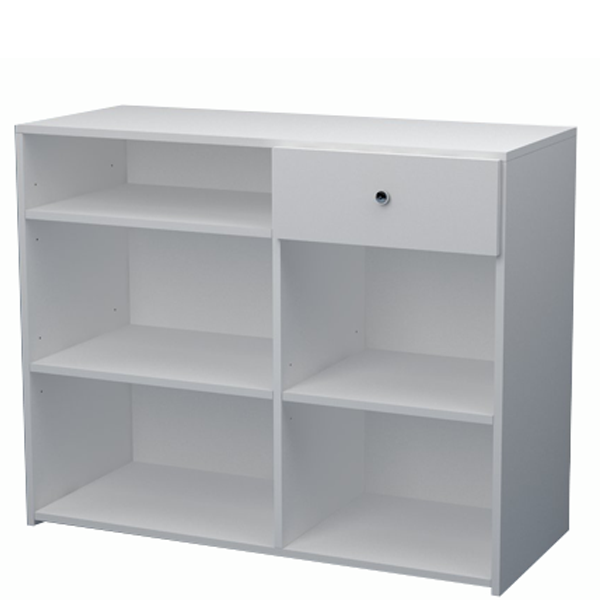 Mostrador blanco con estantes regulables y cajón con cerradura, ideal para tiendas y oficinas.