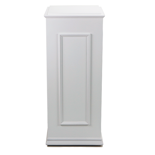 Pedestal decorativo lacado en blanco, ideal para exhibición en tiendas, galerías y escaparates. Personalizable en medidas y colores.