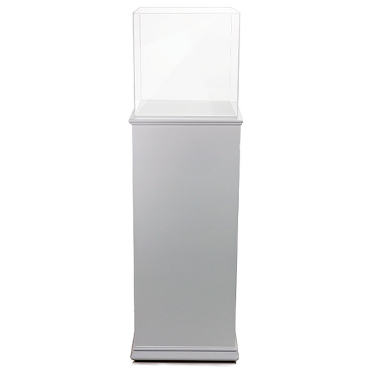 Pedestal con vitrina de metacrilato, ideal para exhibiciones en tiendas, museos y galerías. Diseño elegante y personalizable.