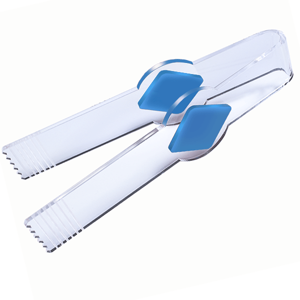 Pinza de metacrilato transparente con detalles de color, ideal para golosinas y productos a granel.