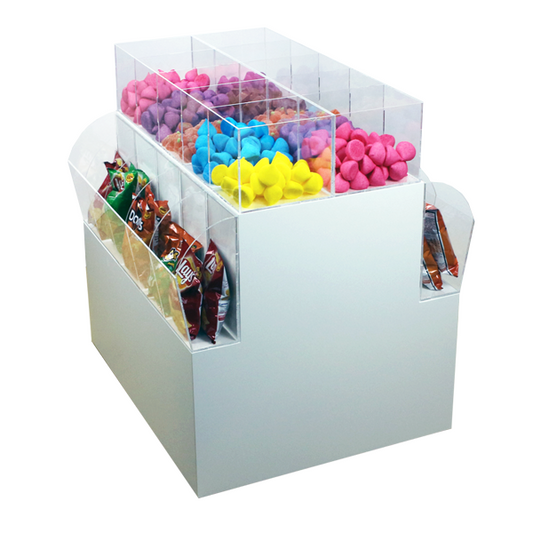 Isla central con carameleras y recipientes transparentes para golosinas y snacks.
