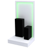 Escaparate con tarima, pedestales y panel iluminado con LED verde, ideal para exhibiciones comerciales.